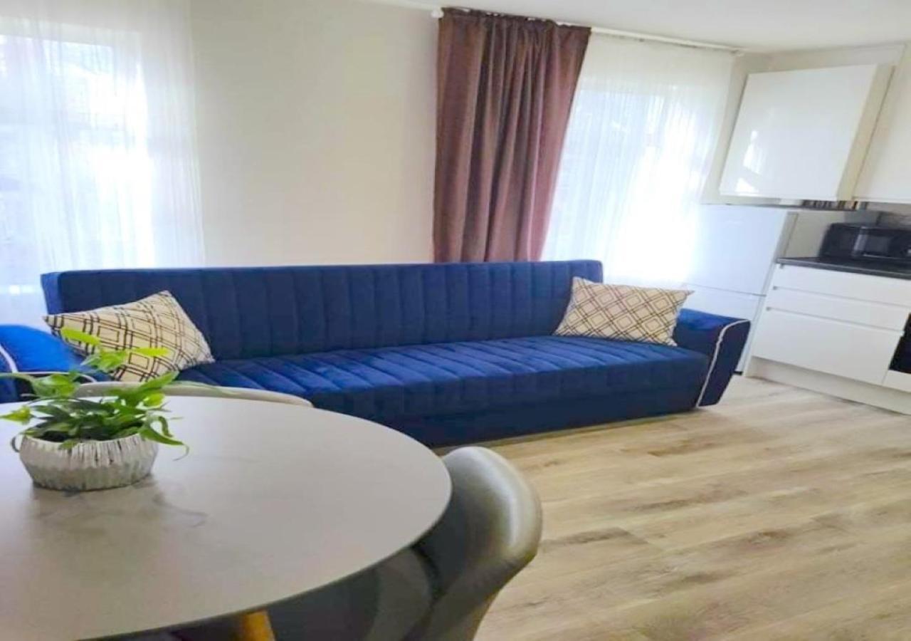 2 Bedroom Serviced Apartment # Лондон Екстериор снимка