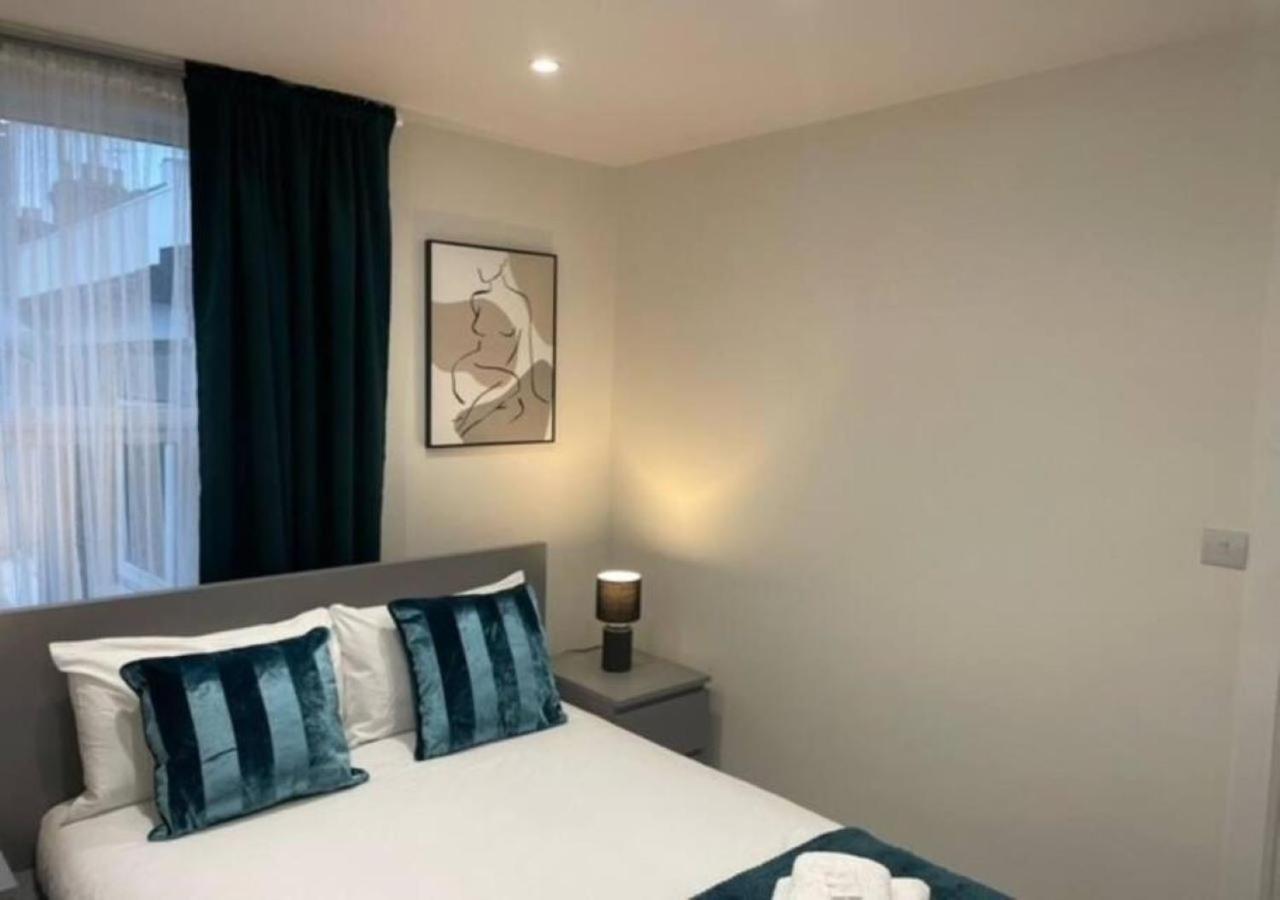 2 Bedroom Serviced Apartment # Лондон Екстериор снимка